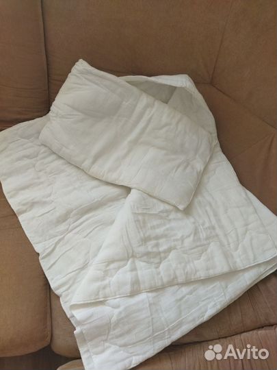 Детское одеяло и подушка в кроватку