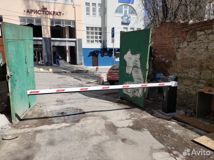 Автоматический шлагбаум