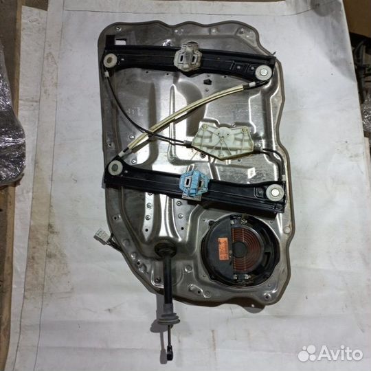 Стеклоподъемник двери передний левый Mercedes-Benz