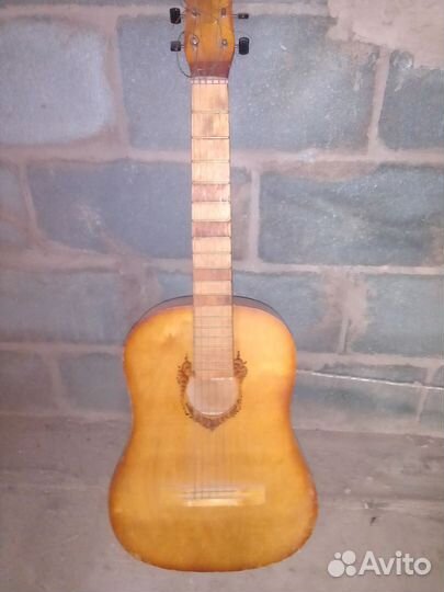 Акустическая гитара