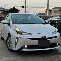 Toyota Prius 1.8 CVT, 2019, 35 000 км, с пробегом, цена 2 200 000 руб.