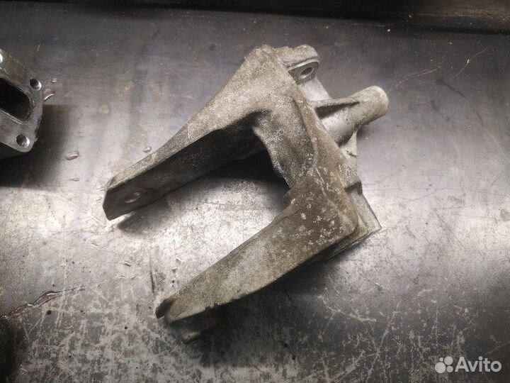 Кронштейн подушки двс Антара Каптива 2.2