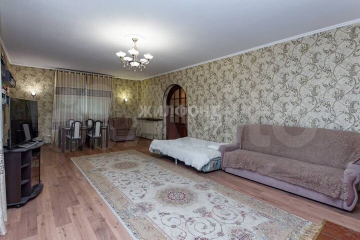 Дом 256 м² на участке 4,7 сот.