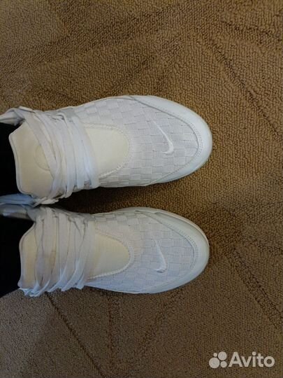 Продам новые кроссовки