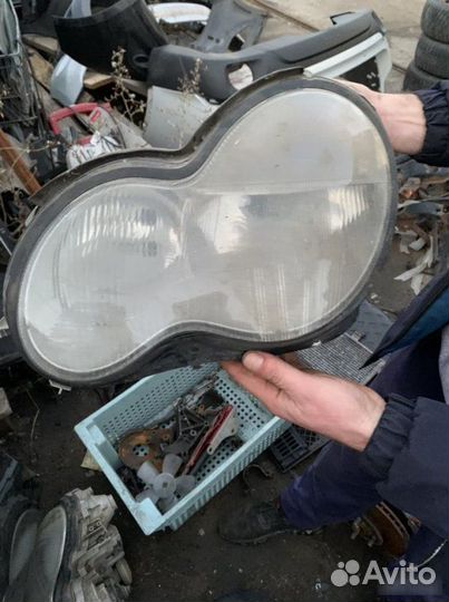 Фара левая Mercedes C W203