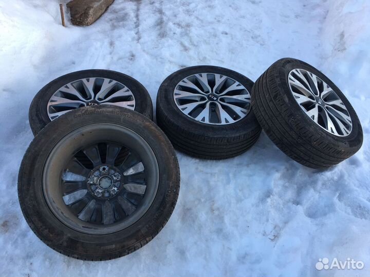 Комплект колес R16 оригинал KIA c резиной