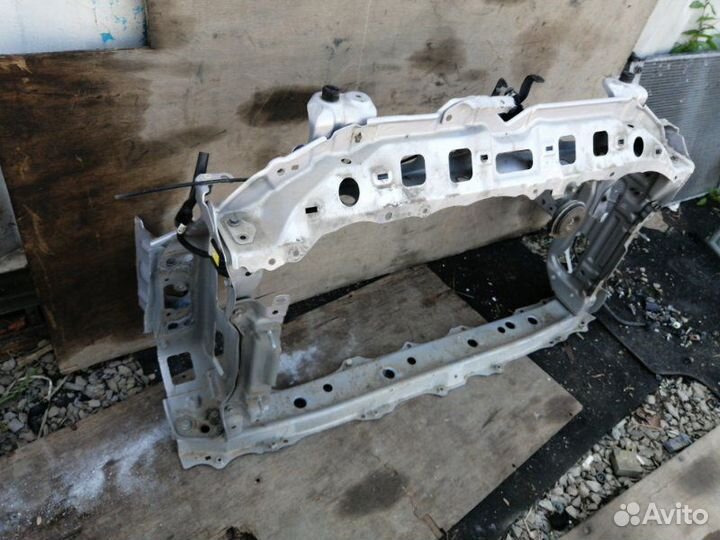 Рамка радиатора Toyota Vitz KSP90 1KR