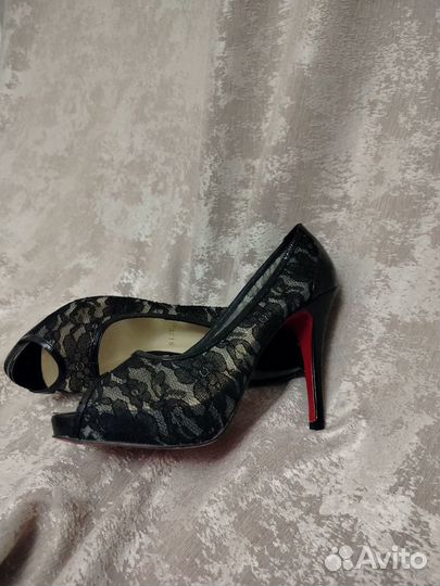 Туфли женские Christian Louboutin