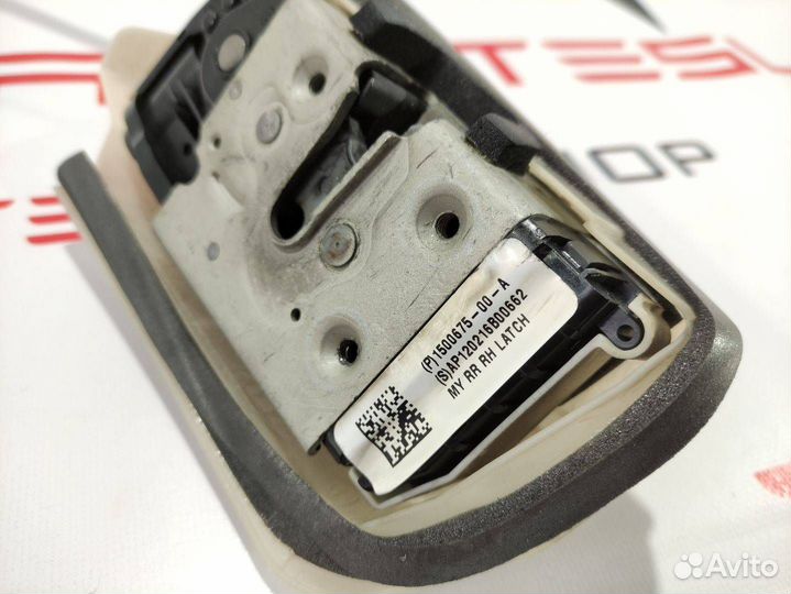 Замок двери задней правой Tesla Model Y 2020