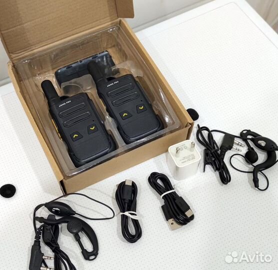 Рация с гарнитурой и наушником для работы