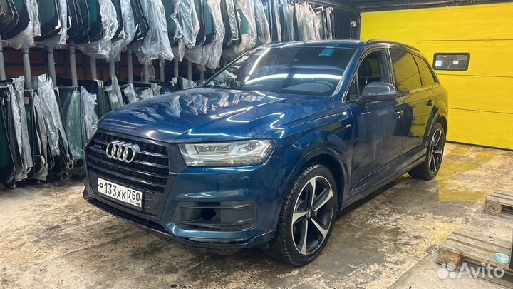 Лобовое стекло Audi Q7