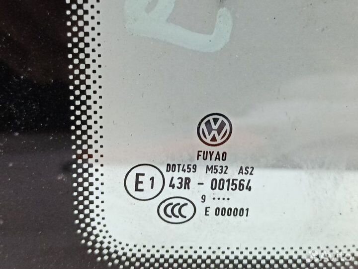 Стекло собачника левое заднее Volkswagen Tiguan