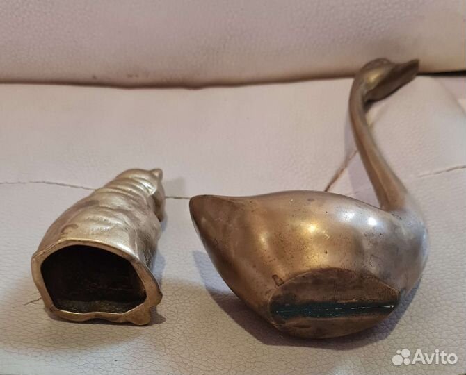Лебедь и кот из бронзы