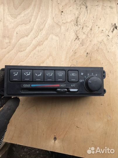 Элементы салона Nissan Presea