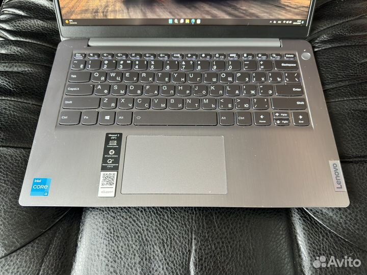 С подсветкой клавиатуры Lenovo i3gen11/8/512