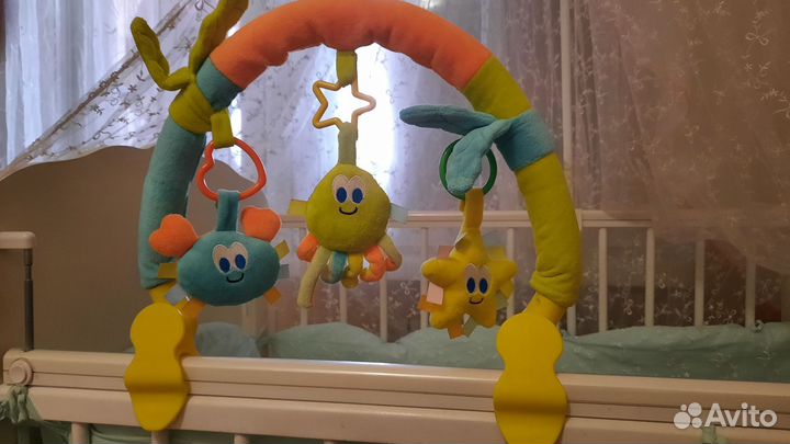 Дуга с игрушками на каляску или кроватку малыша