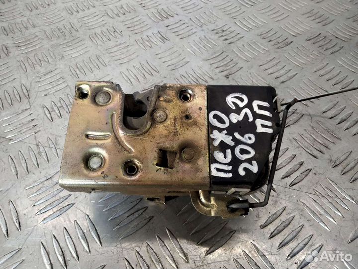 Замок передний правый Пежо 206