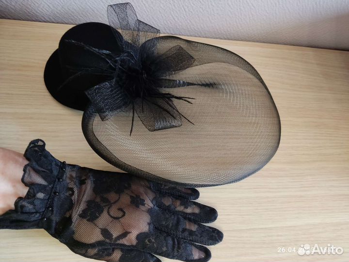 Шляпка с вуалью и перьями