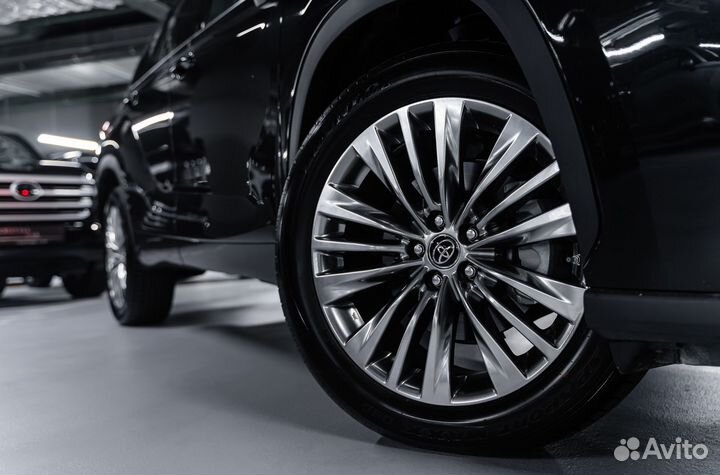 Toyota Highlander 2.0 AT, 2023, 1 км