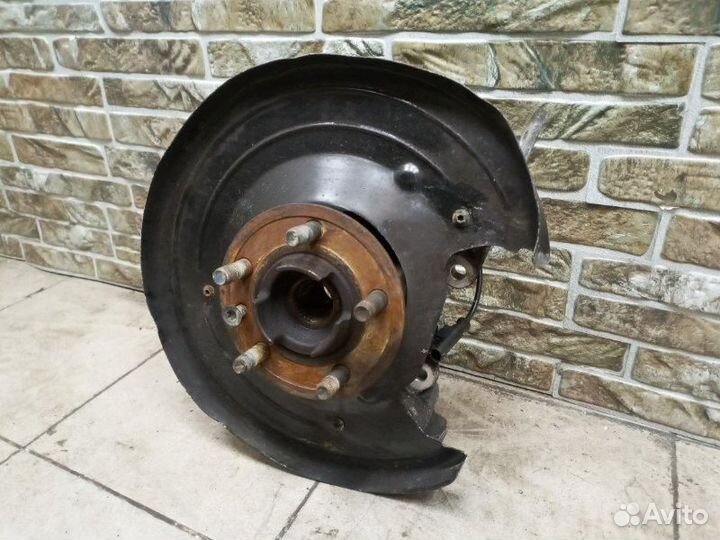 Кулак поворотный задний левый Land Rover Range Rov