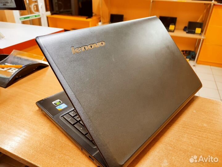 Ноутбук lenovo G560 i3/4Гб/320гб/GeForce 310M