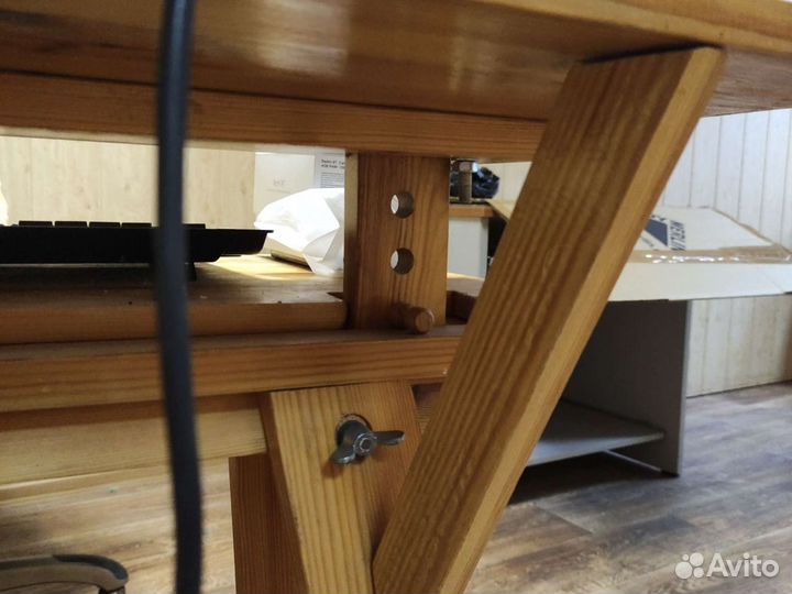 Компьютерный стол из дерева для дома или офиса