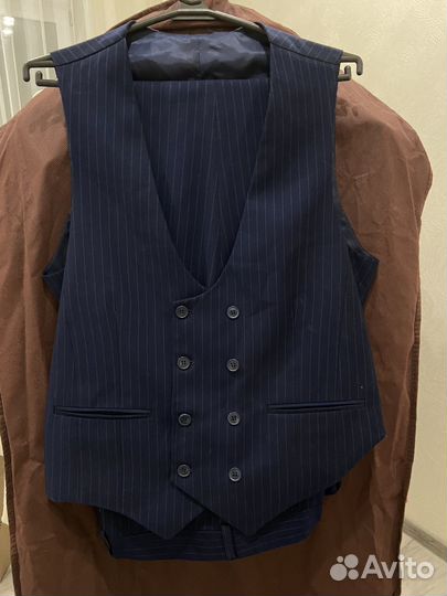 Мужской костюм тройка 46