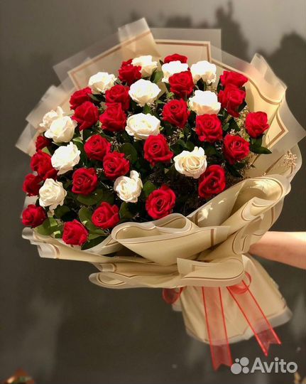 Красно-белые розы 51. Доставка Украинский
