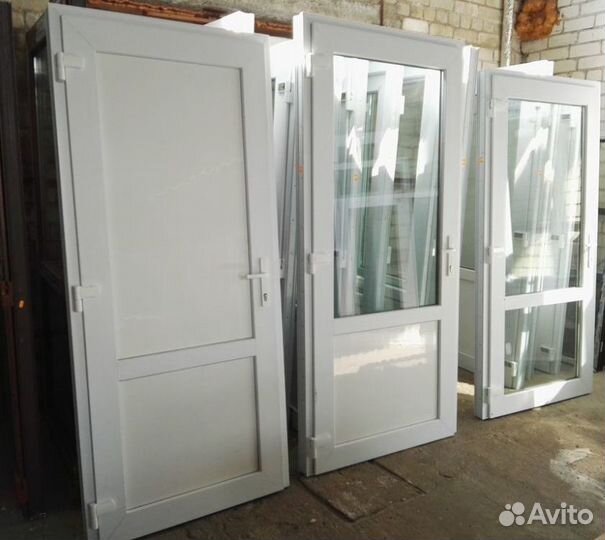 Пластиковая дверь