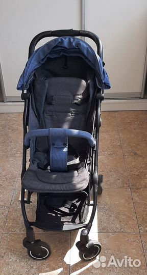 Детская коляска и велосипед