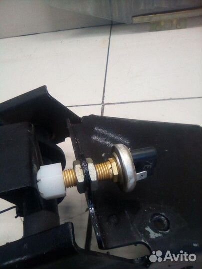 Педаль тормоза УАЗ Патриот