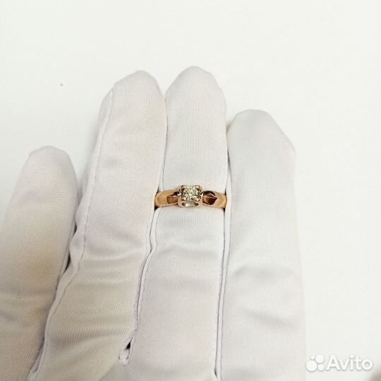 Золотое кольцо с бриллиантом 17р