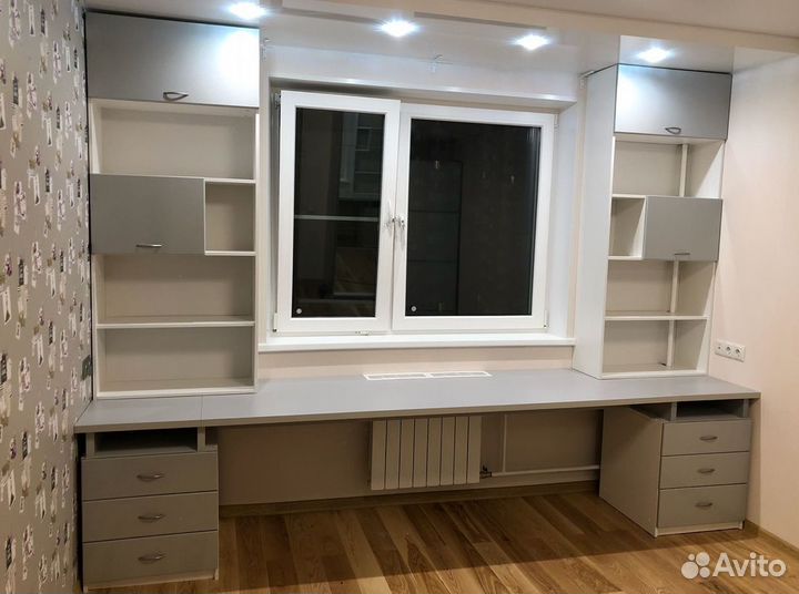 Рабочая зона с шкафом