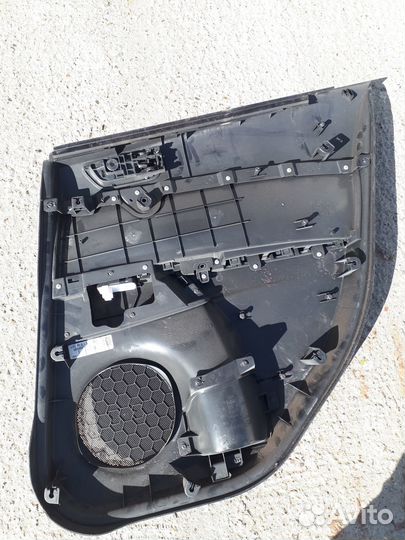 Обшивка двери задней левая мазда