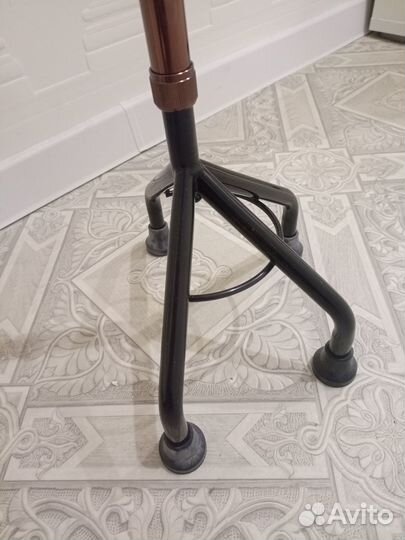 Телескопическая четырёхопорная трость