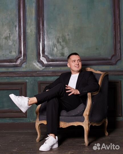 Диджей со своим оборудованием