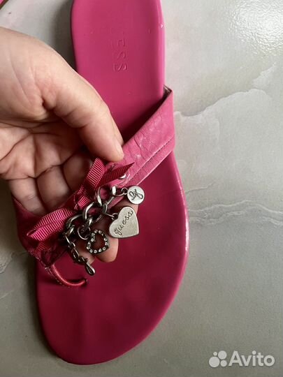 Шлепанцы guess