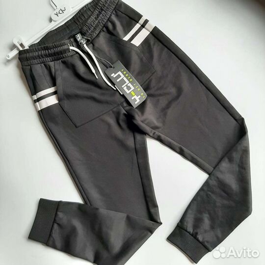 Спортивные штаны, шорты, футболки на 8 лет Mayoral