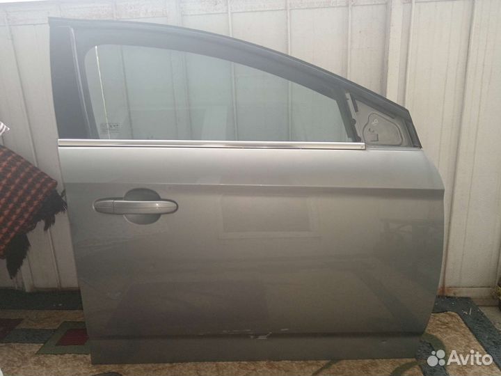 Передняя правая дверь