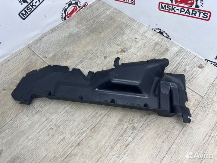 Дефлектор радиатора правый Peugeot 308 T7 2009