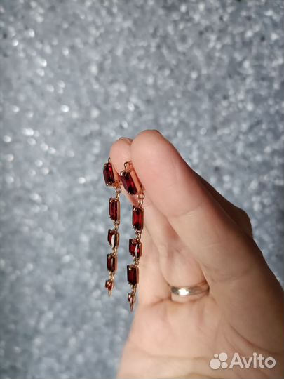 Золотые серьги с гранатом 585