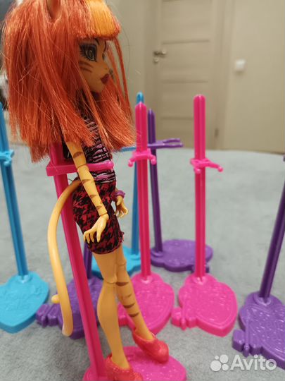Подставки для кукол монстер хай