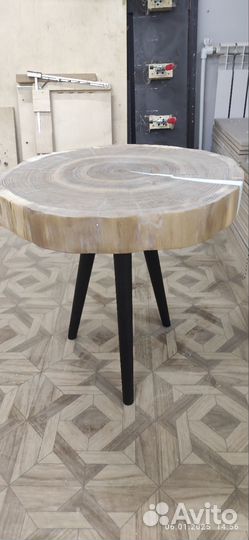 Столик из дуба