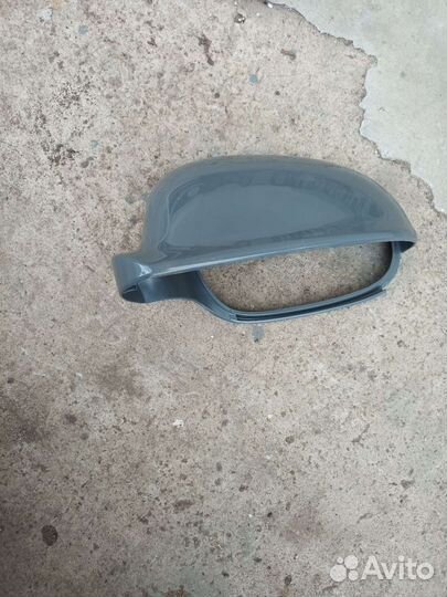 Деталь зеркала левое VW golf 5