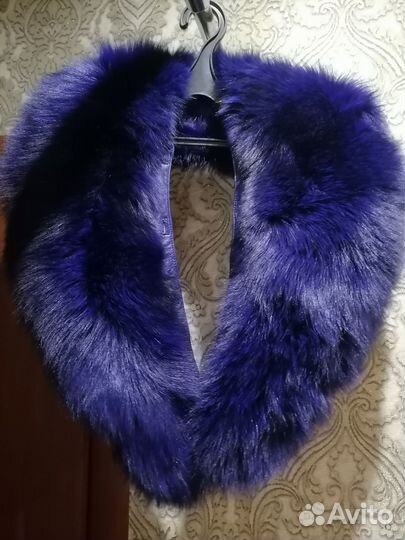 Меховой воротник песец синего цвета