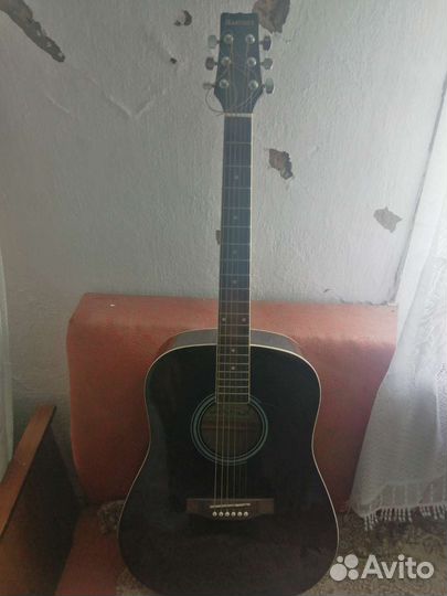 Акустическая гитара