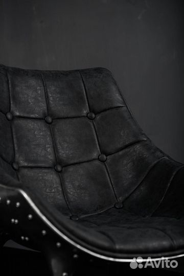 Кожаный стул