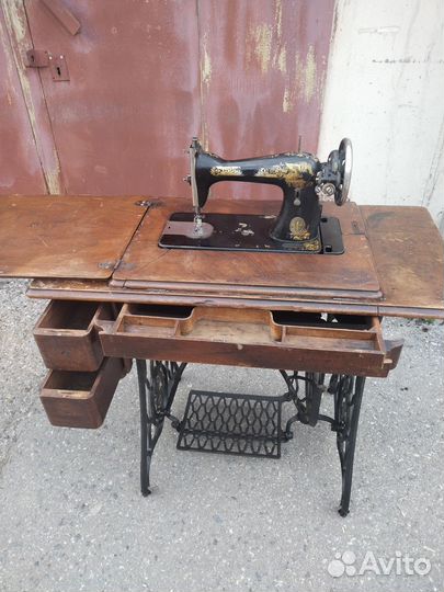 Швейная машинка зингер ножная