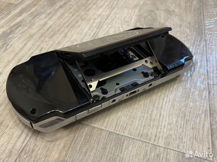 Sony PSP 3008 прошитая набор с играми