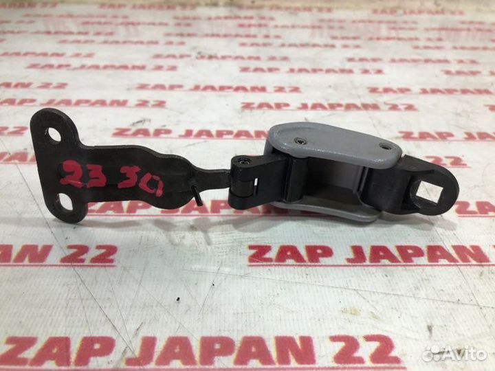 Замок двери задний правый Toyota Town Ace Noah